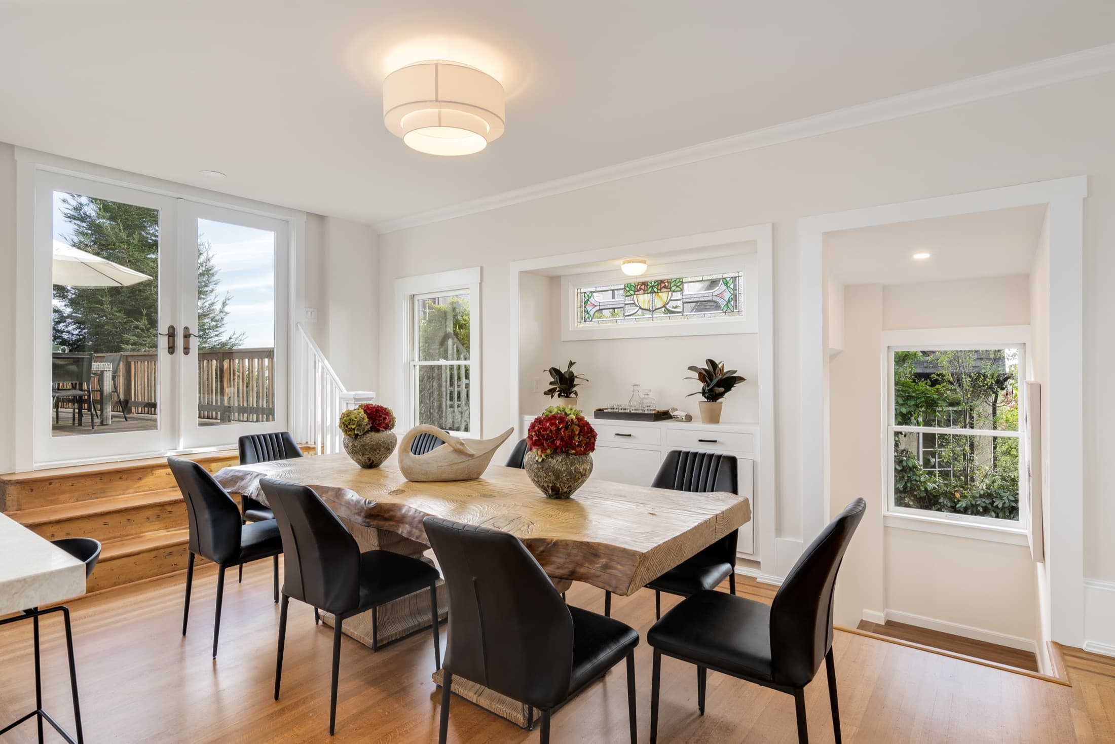 The dining room and its doors to the deck.